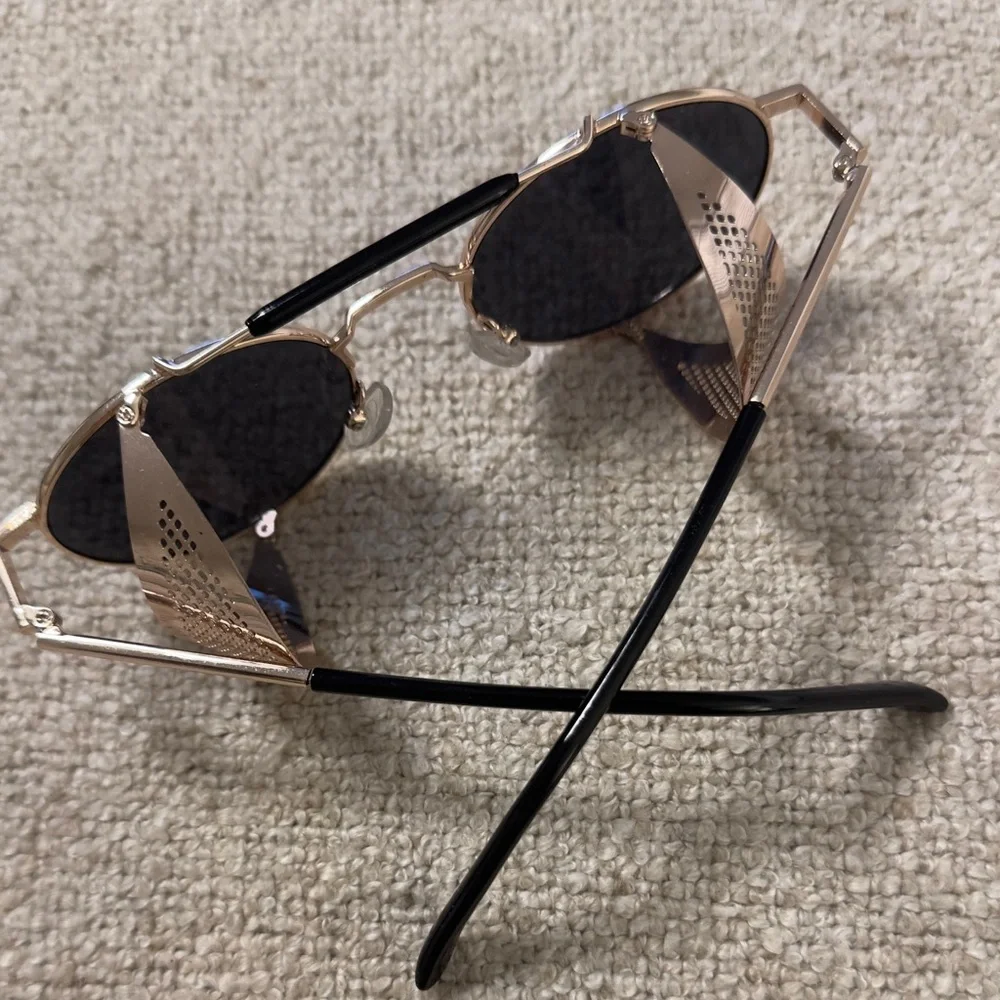 UNISEX Stylish Gold Sunglasses - Picture 9 of 15